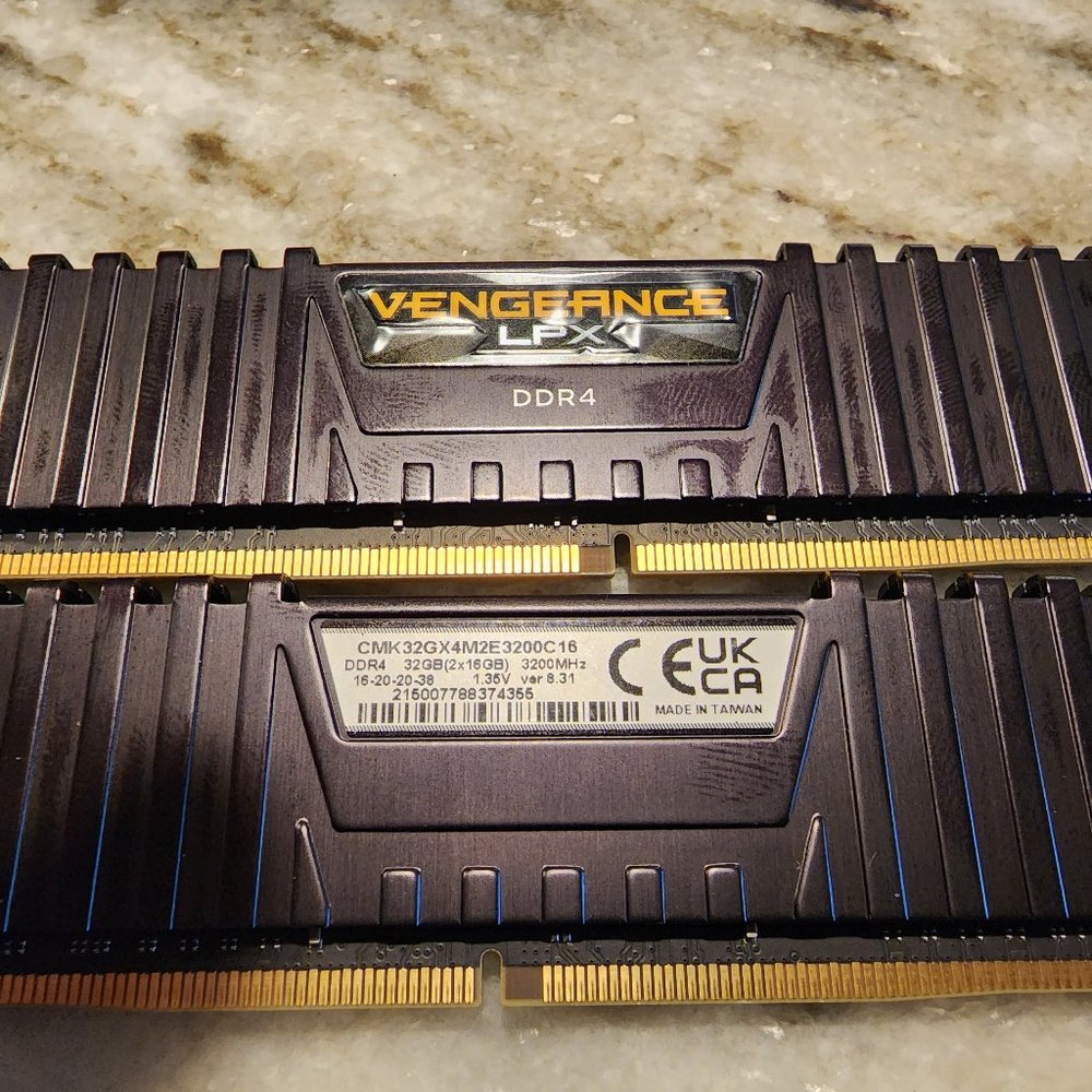 Used Corsair Vengeance LPX 64GB (2x 32GB) DDR4 3200 Desktop Memory